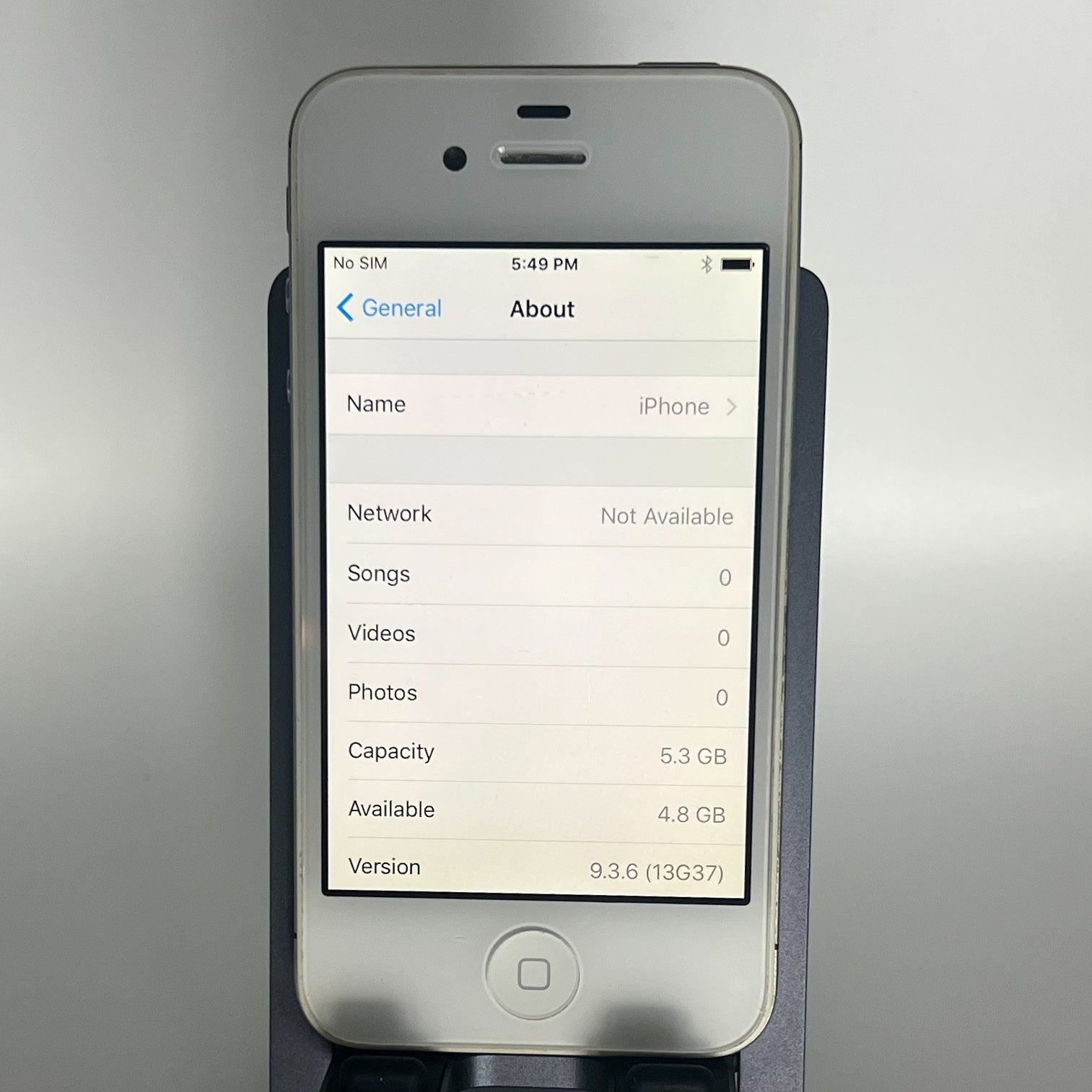 iPhone 4S - Unlocked - Works fine - 8GB - iOS 9.3.6 - Battery 65%