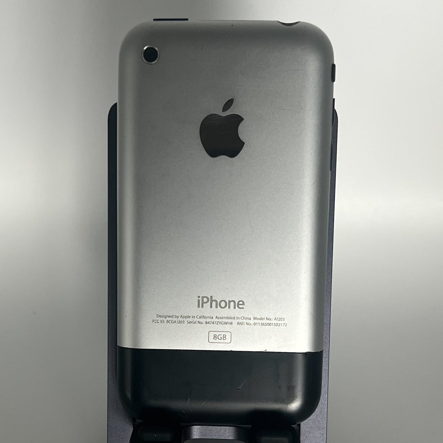 iPhone 2G - 8 Go - iOS 3.1.3 - Verrouillé - Fonctionne parfaitement