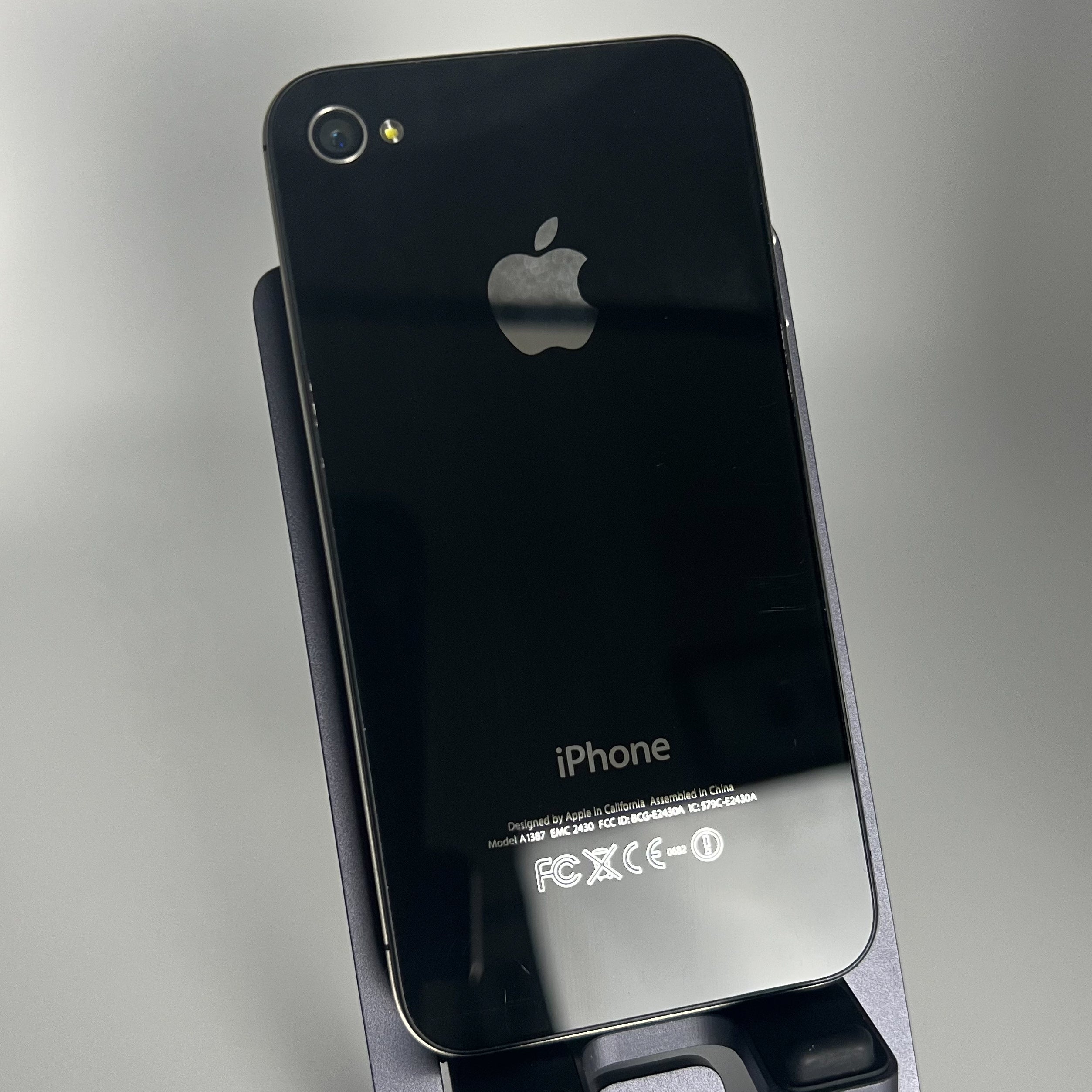 iPhone 4S - Works fine - 8GB - iOS 9.3.6 - Battery 100% - Unlocked