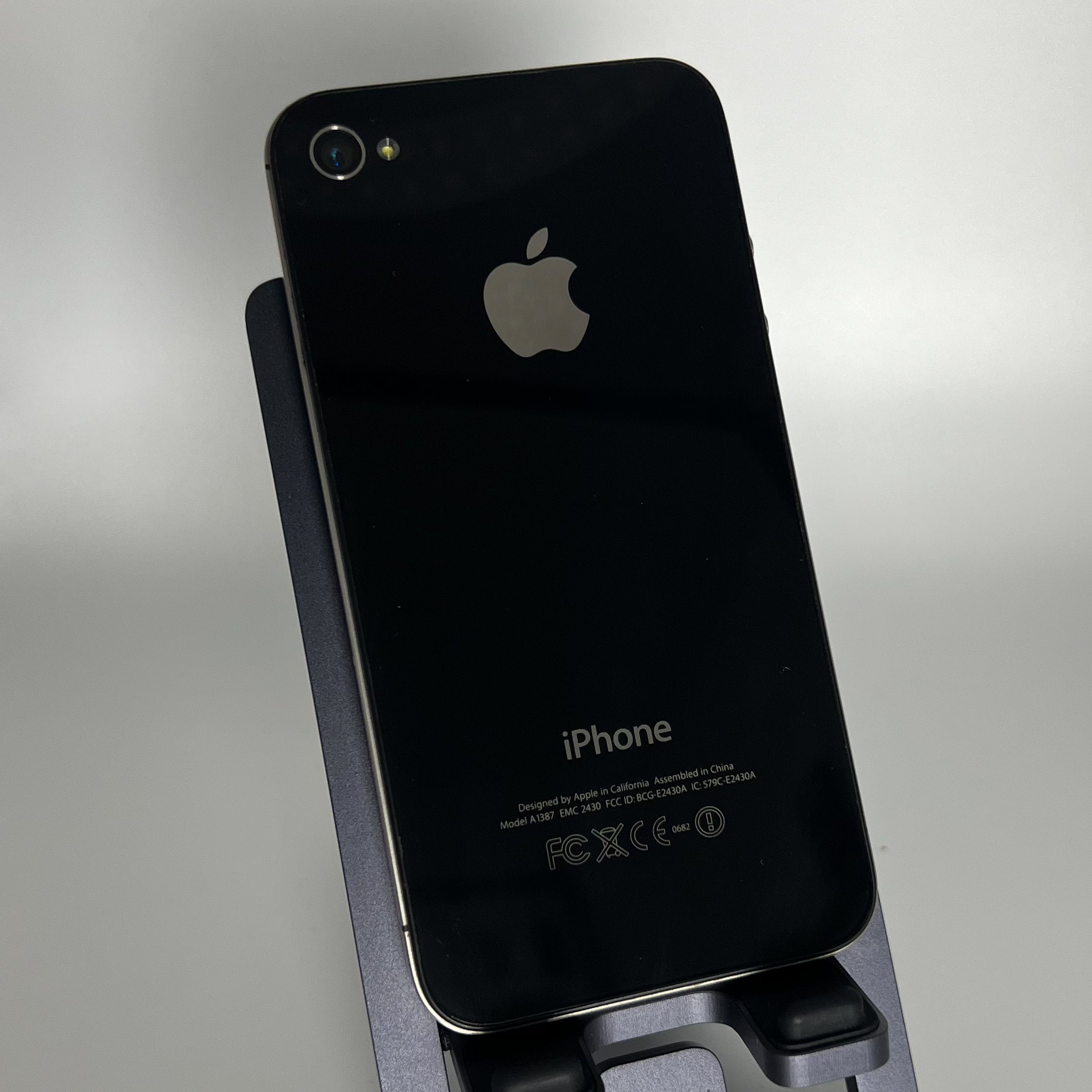 iPhone 4S - Works fine - 8GB - iOS 9.3.6 - Battery 88% - Unlocked