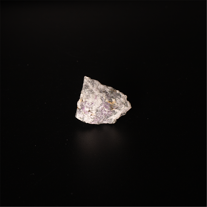 Sodalite var. Hackmanite – 2.3 x 2.0 x 1.2 cm – 4.2g