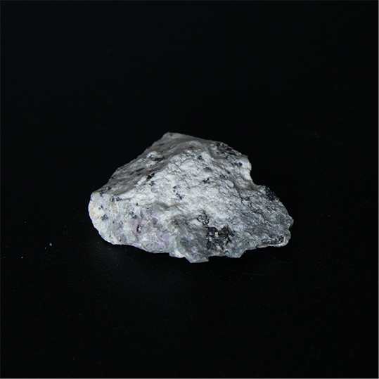 Sodalite var. Hackmanite - 2.3 x 2.0 x 0.8 cm - 4.9 g