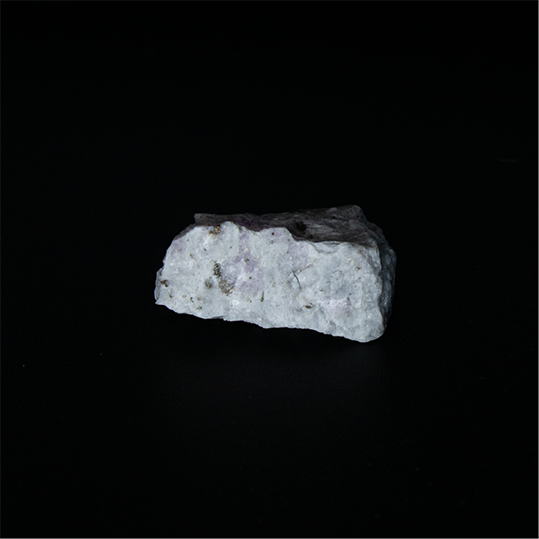 Sodalite var. Hackmanite - 2.3 x 1.7 x 1.0 cm - 4.0 g