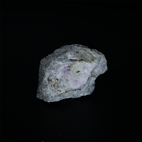 Sodalite var. Hackmanite - 3.3 x 2.5 x 1.5 cm - 7.7 g