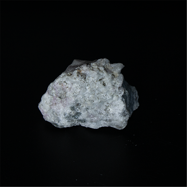 Sodalite var. Hackmanite - 3.0 x 2.0 x 2.2 cm - 12.2 g