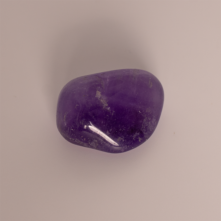 Amethyst - Polished - 2.1 x 1.5 x 1.0 cm - 7 g