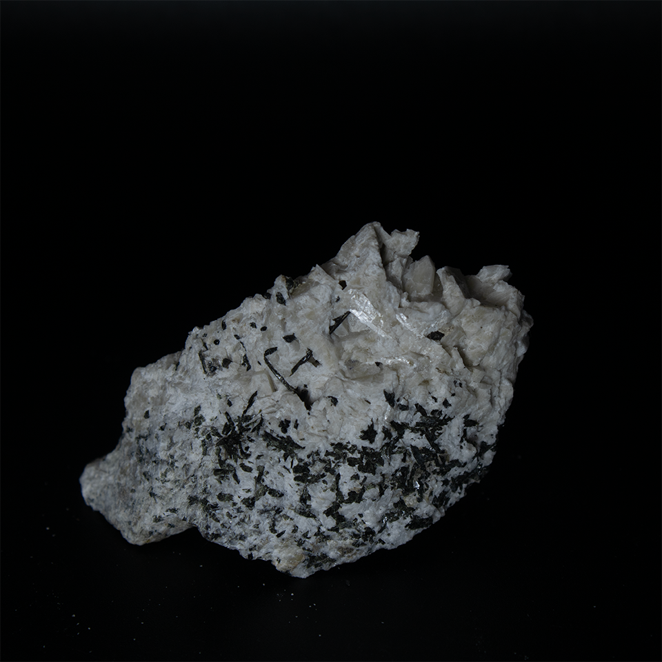 Microcline with Aegirine - 6.7 x 4.5 x 2.5 cm - 43.1 g