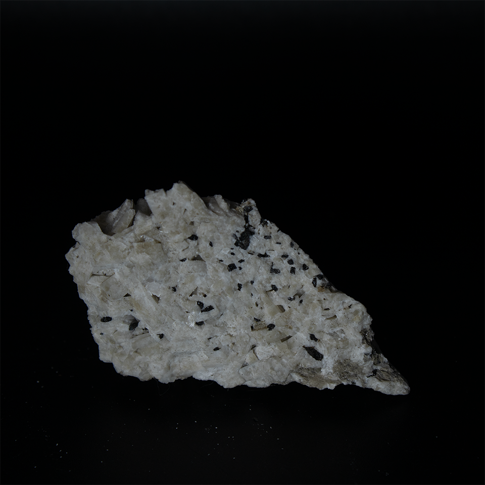 Microcline with Aegirine - 6.7 x 4.5 x 2.5 cm - 43.1 g