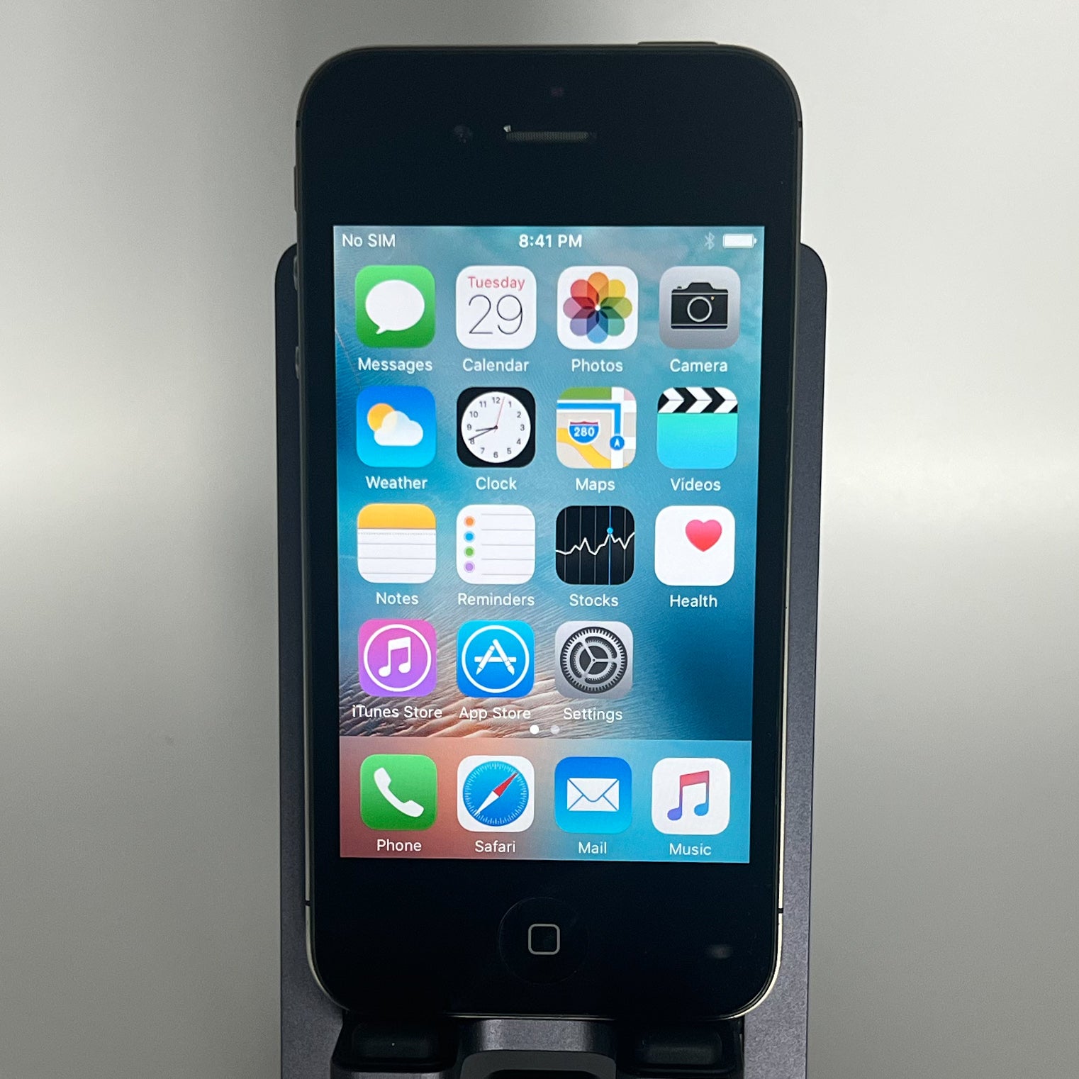 iPhone 4S - Unlocked - Works fine - 8GB - iOS 9.3.6 - NEW BATTERY