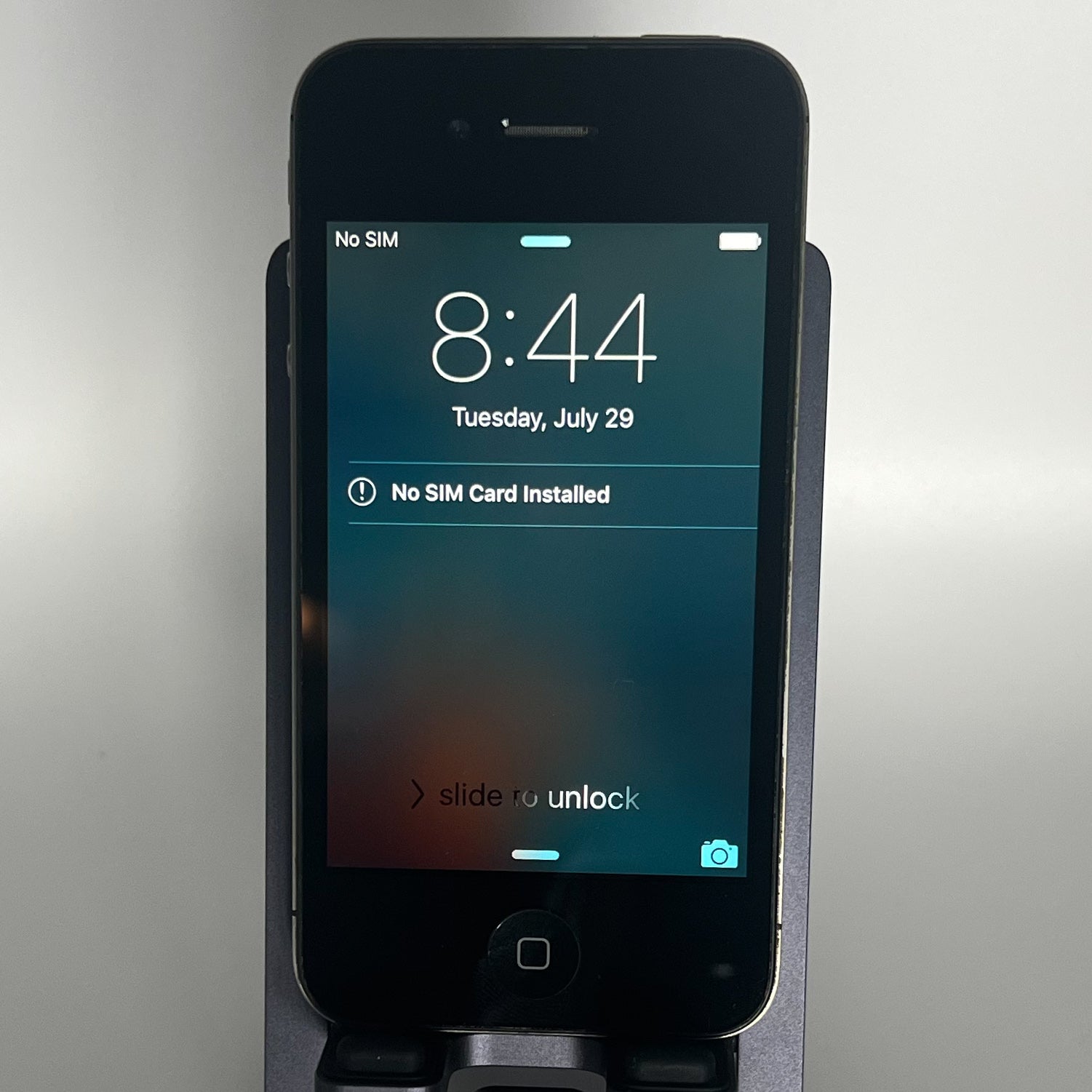 iPhone 4S - Unlocked - Works fine - 8GB - iOS 9.3.6 - Battery 93%