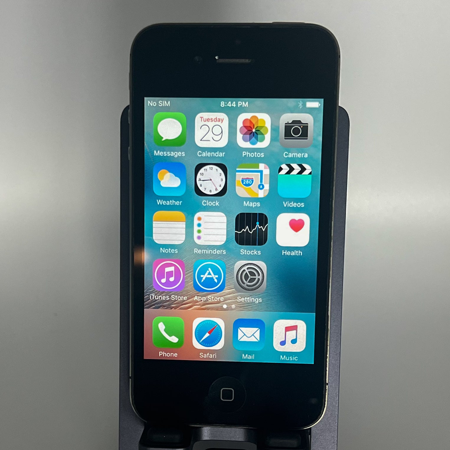 iPhone 4S - Unlocked - Works fine - 8GB - iOS 9.3.6 - Battery 93%