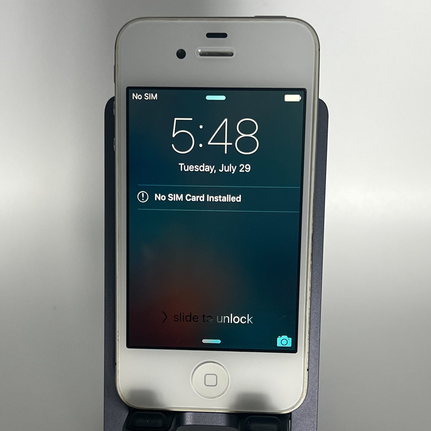 iPhone 4S - Unlocked - Works fine - 8GB - iOS 9.3.6 - Battery 65%