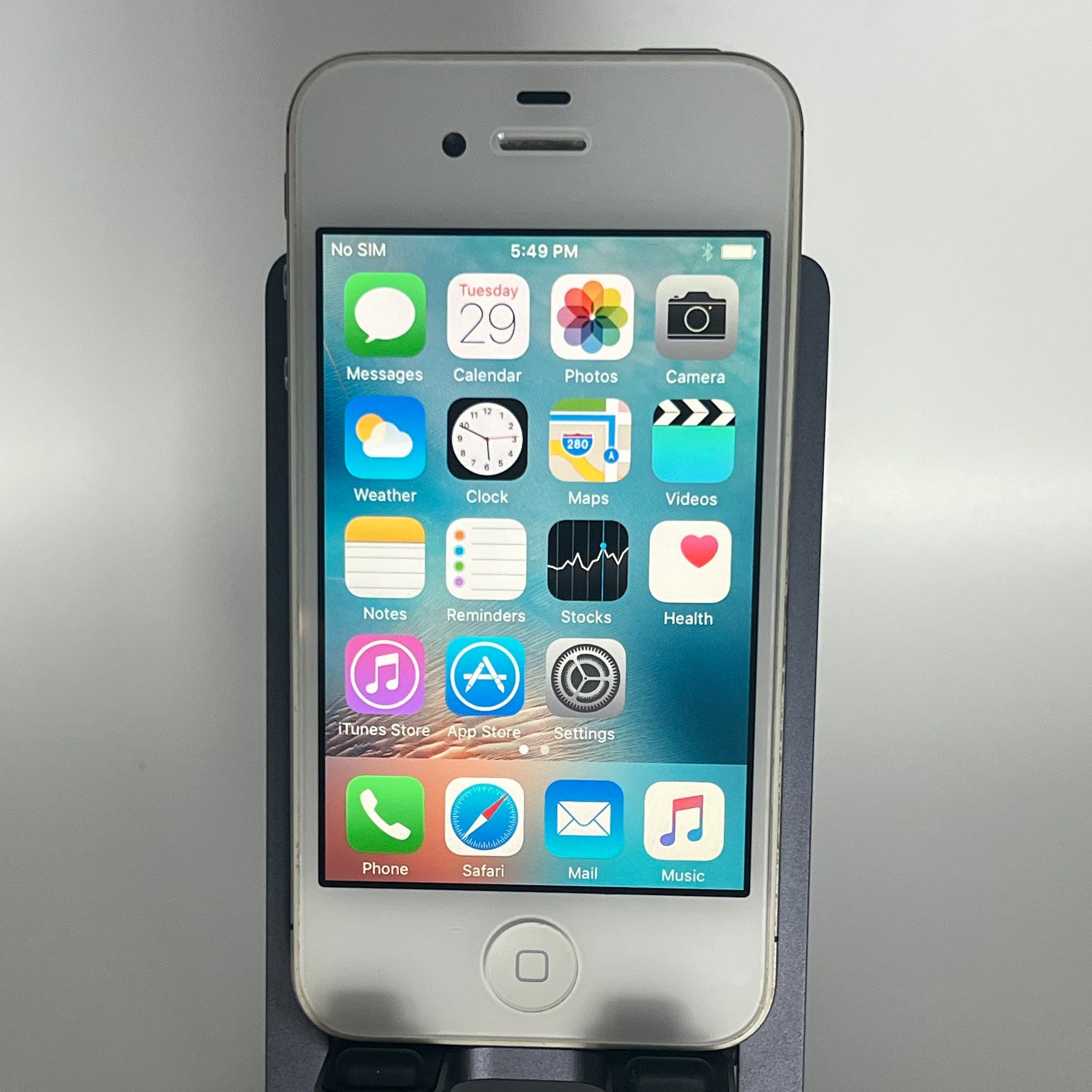 iPhone 4S - Unlocked - Works fine - 8GB - iOS 9.3.6 - Battery 65%