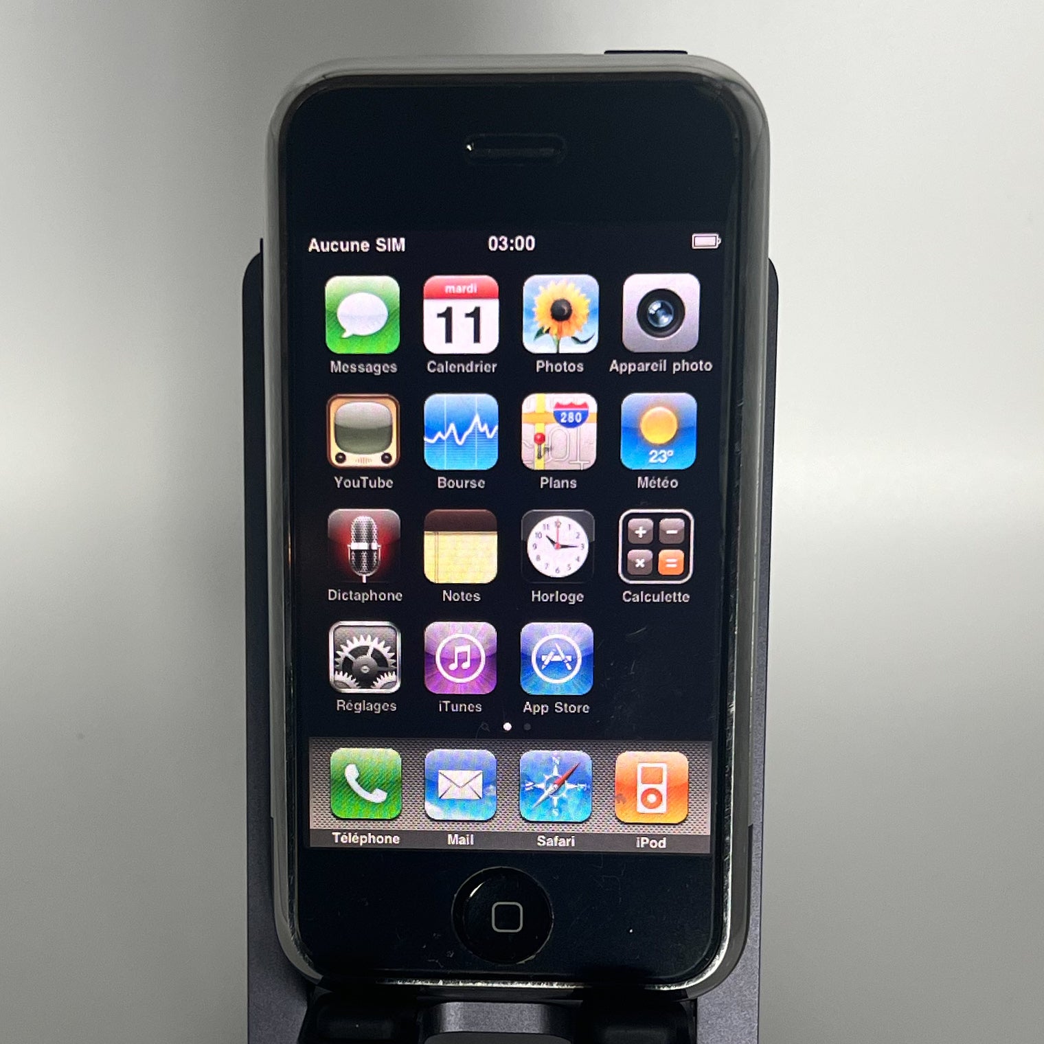iPhone 2G - 8GB - iOS 3.1.3 - Locked - Works fine