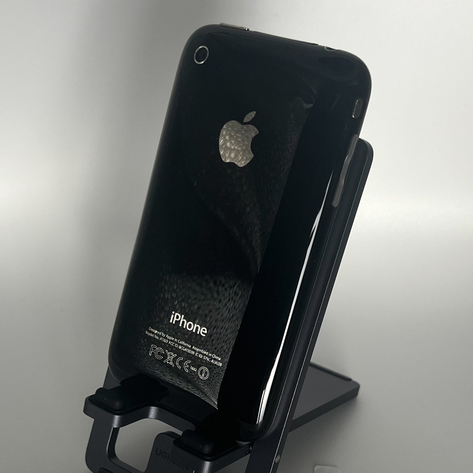 iPhone 3GS - iOS 4.3.3 (RARE) - Works fine - Locked - 8GB