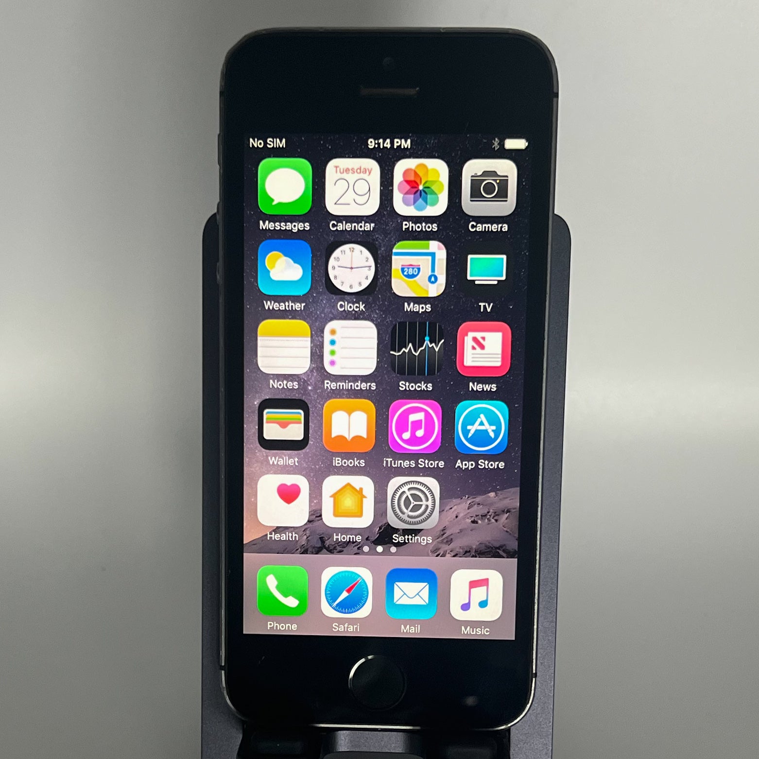 iPhone 5S - iOS 10.2 (RARE) - Unlocked - 16GB - Battery 92%