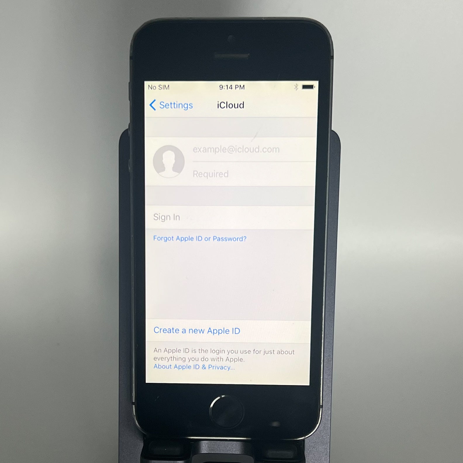 iPhone 5S - iOS 10.2 (RARE) - Unlocked - 16GB - Battery 92%