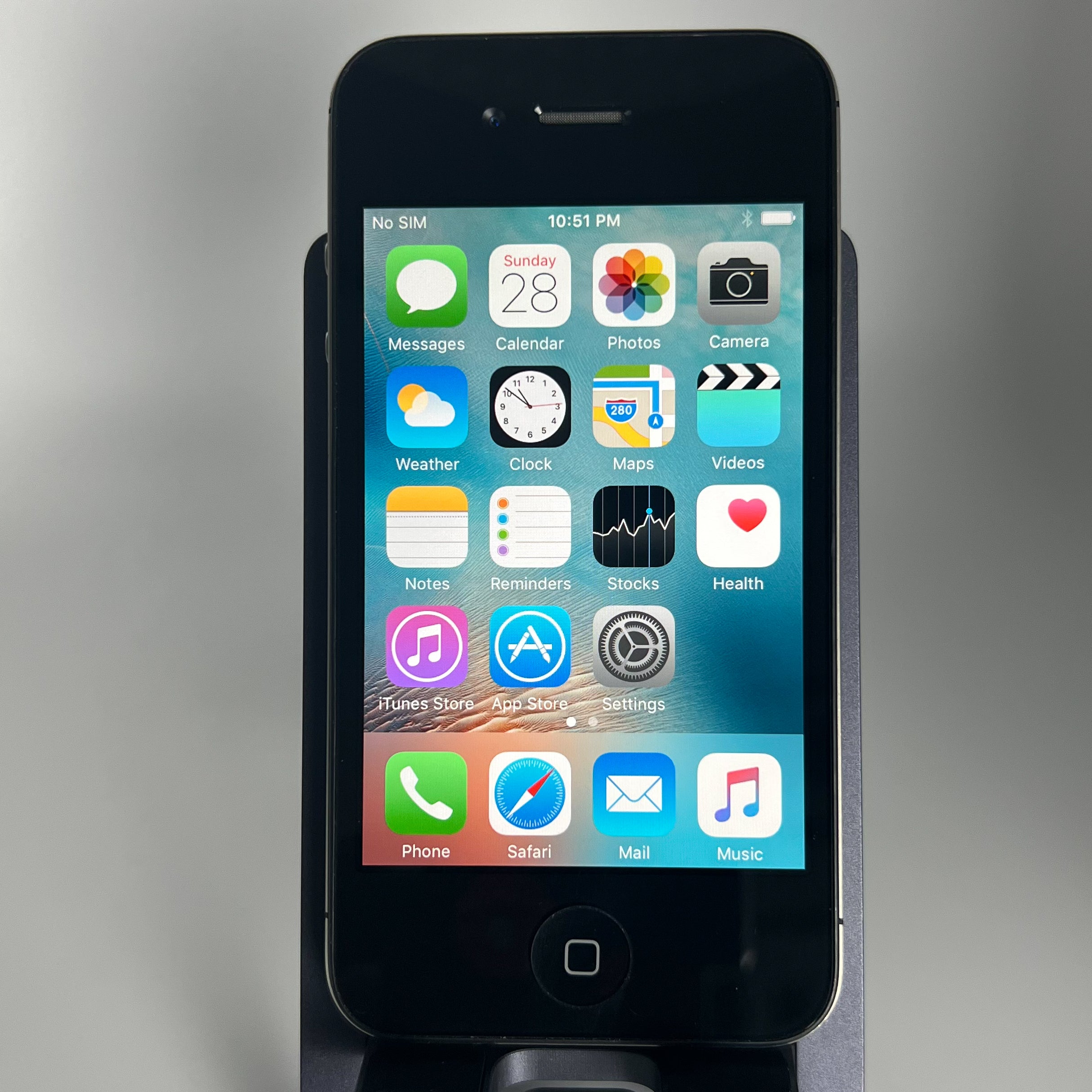 iPhone 4S - Works fine - 8GB - iOS 9.3.6 - Battery 100% - Unlocked