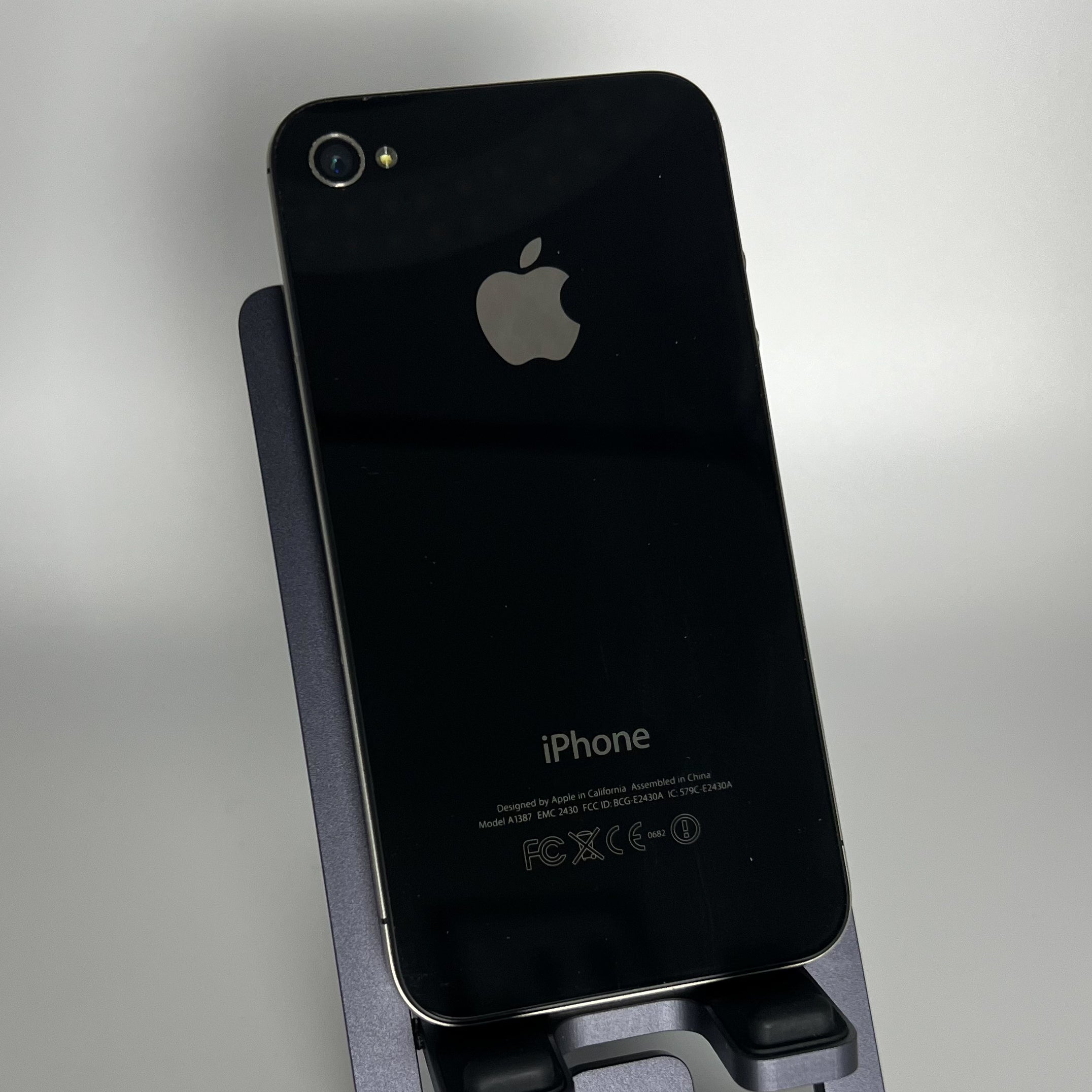 iPhone 4S - iOS 7.1.2 (RARE) - Works fine - 16GB - Battery 92% - Locked