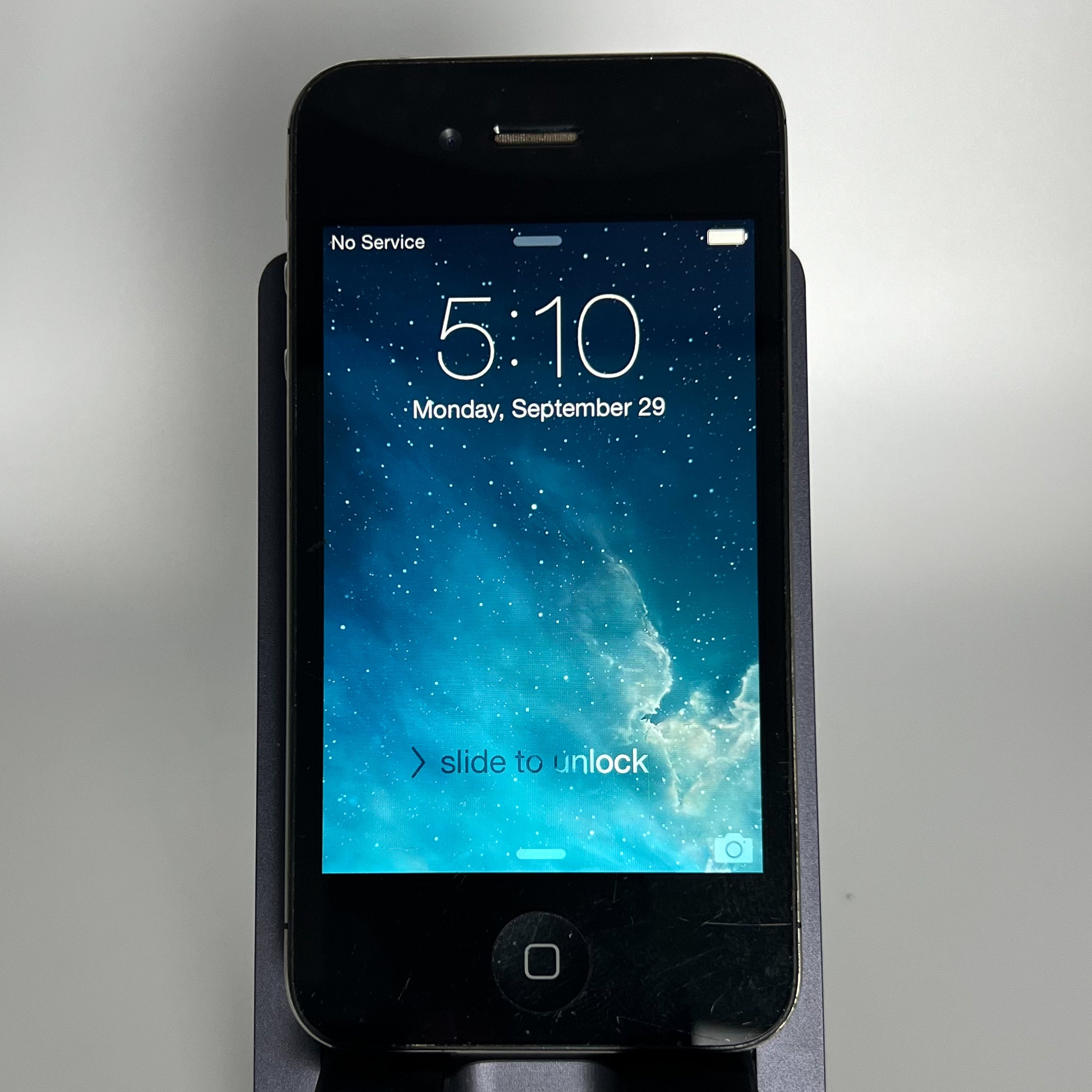 iPhone 4S - iOS 7.1.2 (RARE) - Works fine - 16GB - Battery 92% - Locked