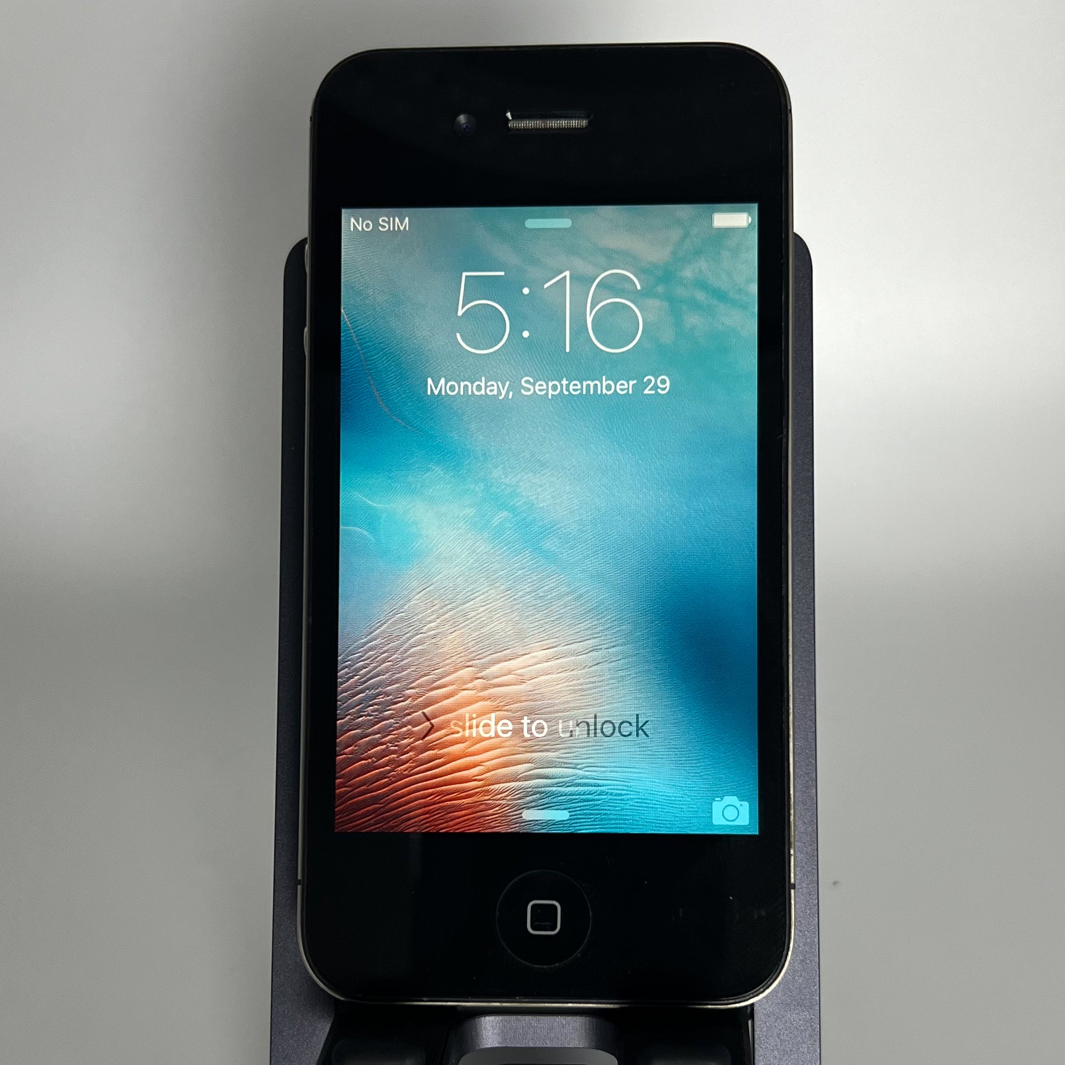 iPhone 4S - Works fine - 8GB - iOS 9.3.6 - Battery 88% - Unlocked